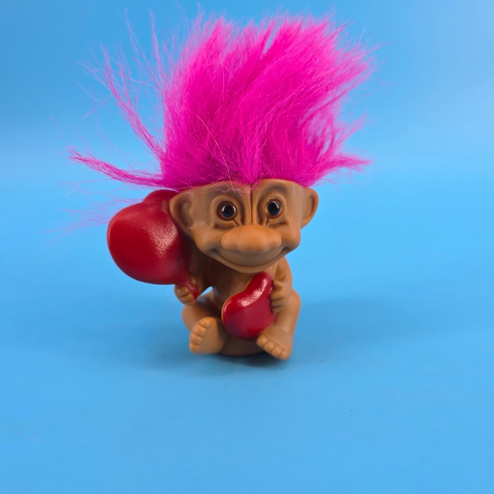 Vintage 1992 Russ Berrie Troll Doll Pink Hair Hearts Valentine Toy Figure 3 inch